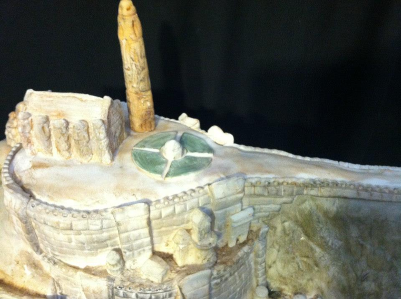 Illustration for article titled The sweetest model of Minas Tirith is made of cake and icing
